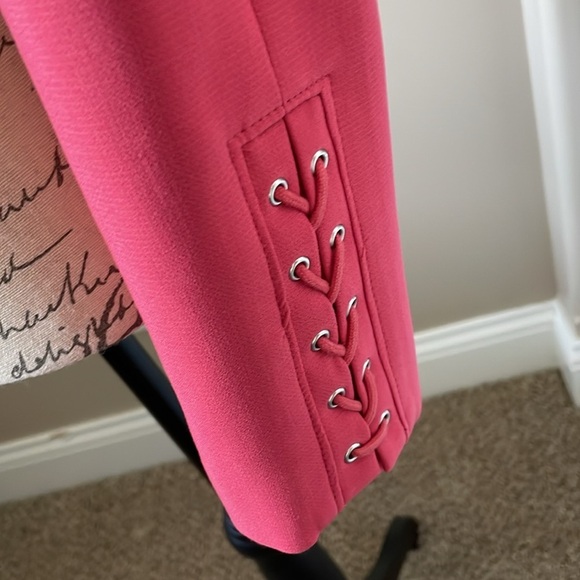 EUC Women’s WHBM Coral Moto Blazer in Size 4​​ - Picture 5 of 8